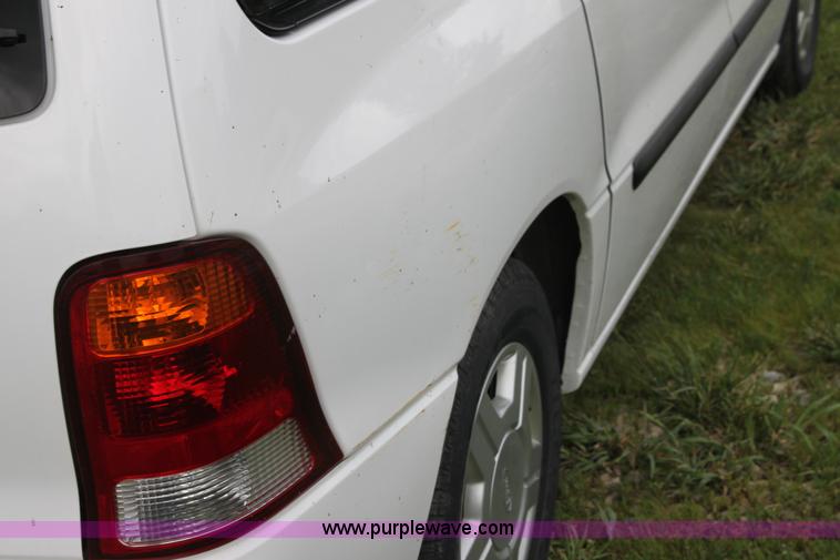 image for item H7488 2003 Ford Windstar LX minivan