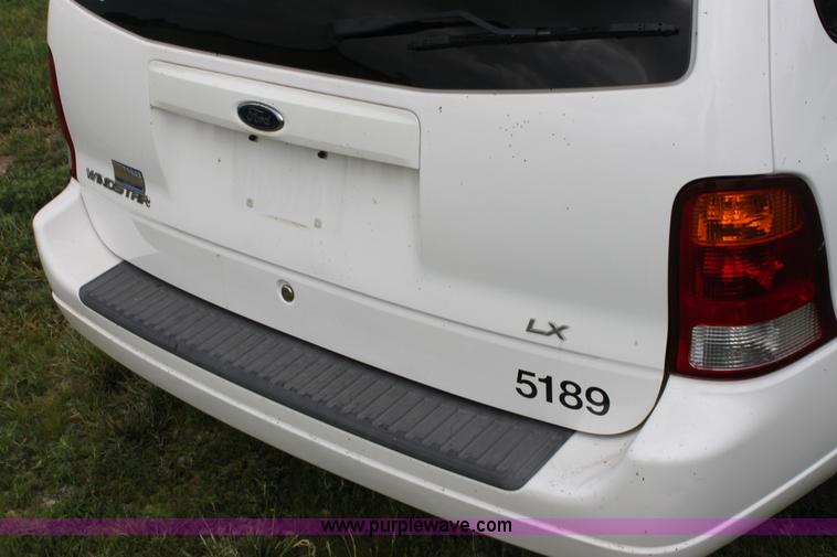 image for item H7488 2003 Ford Windstar LX minivan