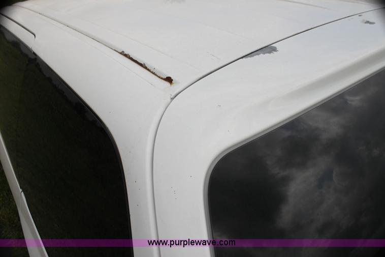 image for item H7488 2003 Ford Windstar LX minivan