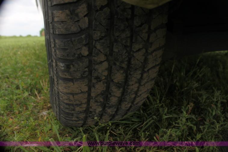 image for item H7488 2003 Ford Windstar LX minivan