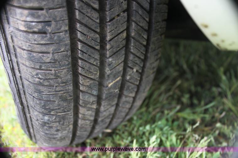 image for item H7488 2003 Ford Windstar LX minivan