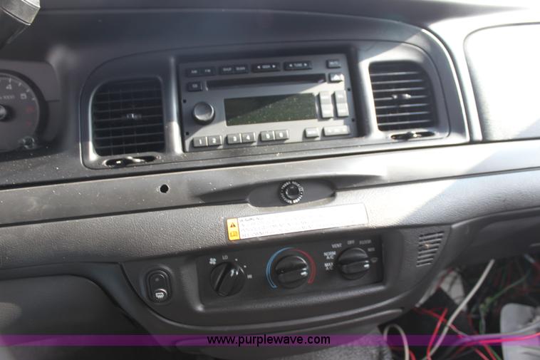 image for item H7489 2009 Ford Crown Victoria Police Interceptor