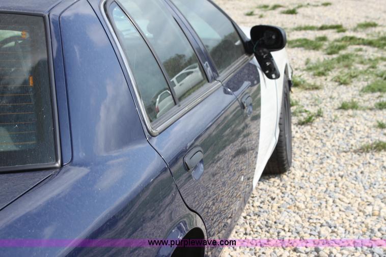image for item H7489 2009 Ford Crown Victoria Police Interceptor