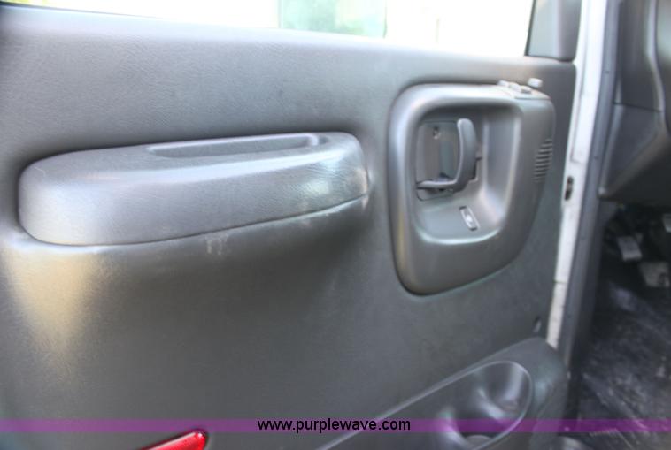 image for item H7491 2008 Chevrolet ambulance