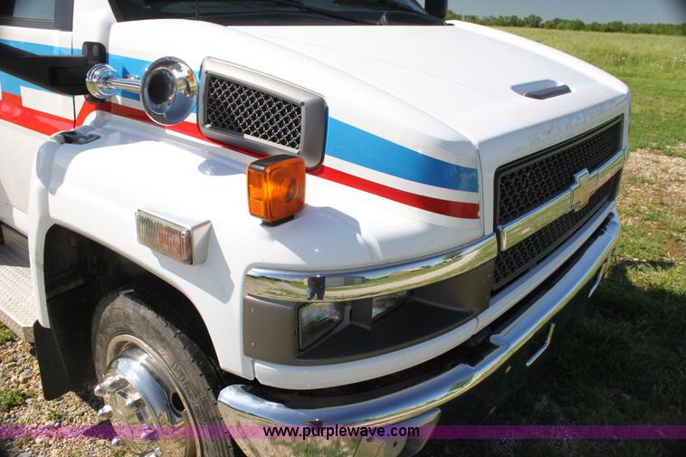 image for item H7491 2008 Chevrolet ambulance