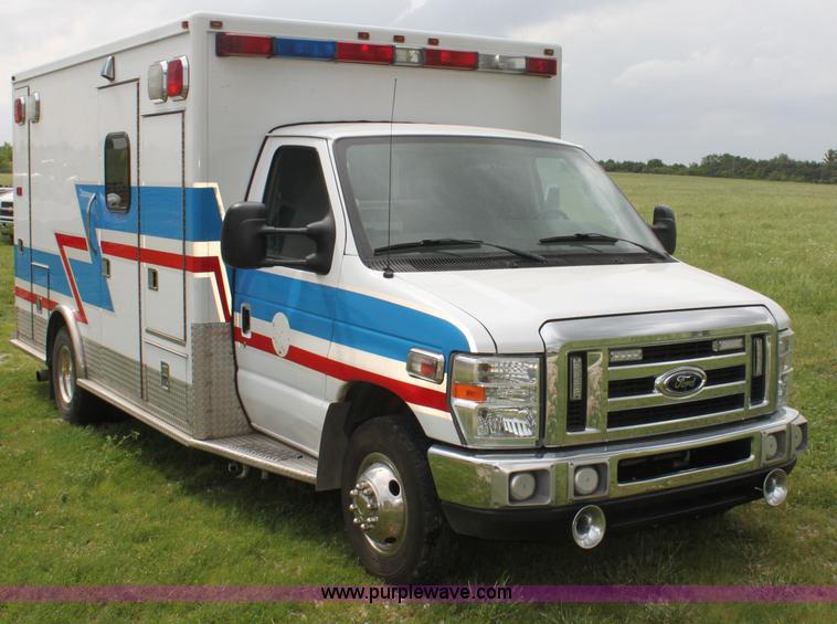 image for item H7492 2009 Ford E450 Super Duty ambulance