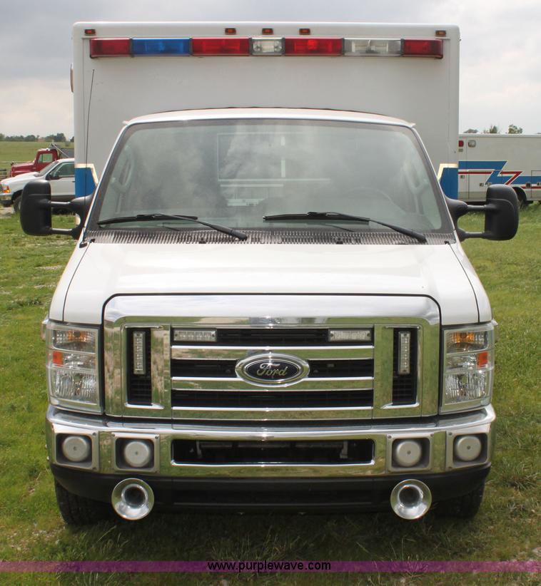 image for item H7492 2009 Ford E450 Super Duty ambulance