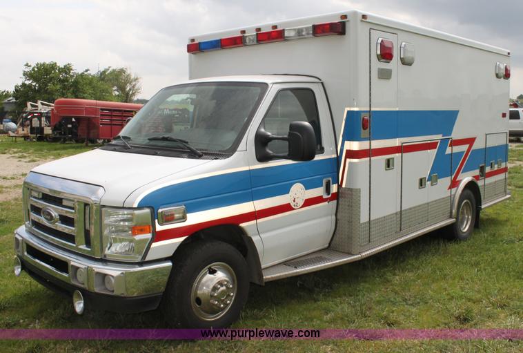image for item H7492 2009 Ford E450 Super Duty ambulance