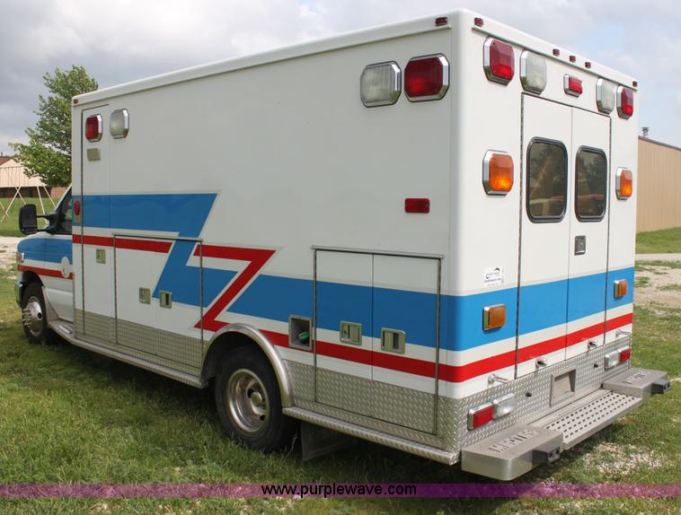 image for item H7492 2009 Ford E450 Super Duty ambulance
