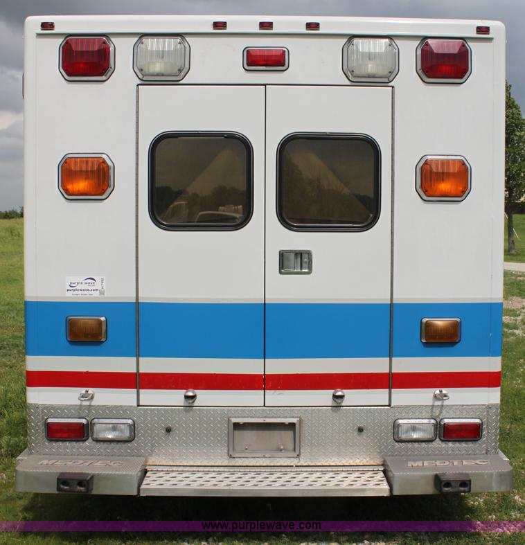 image for item H7492 2009 Ford E450 Super Duty ambulance