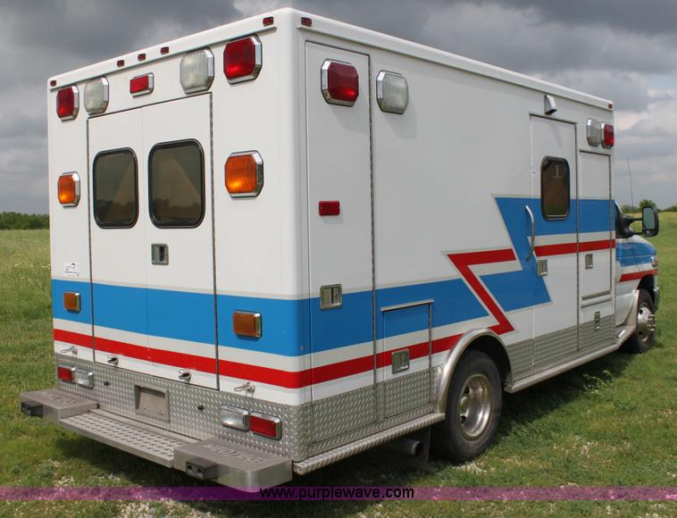 image for item H7492 2009 Ford E450 Super Duty ambulance