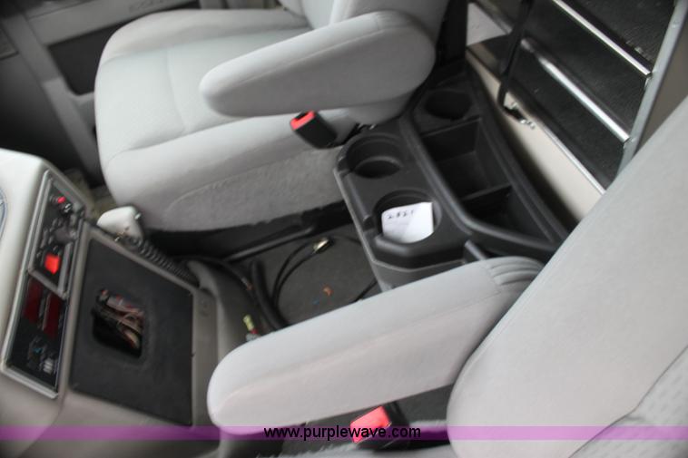 image for item H7492 2009 Ford E450 Super Duty ambulance