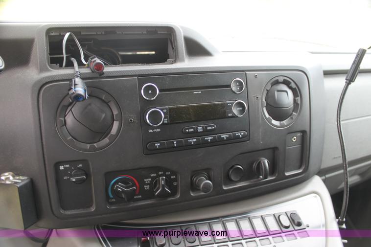 image for item H7492 2009 Ford E450 Super Duty ambulance