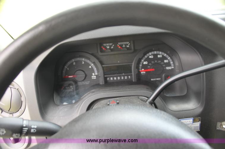 image for item H7492 2009 Ford E450 Super Duty ambulance