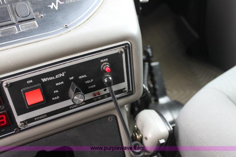 image for item H7492 2009 Ford E450 Super Duty ambulance