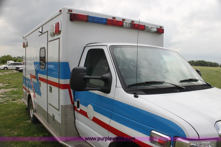 image for item H7492 2009 Ford E450 Super Duty ambulance