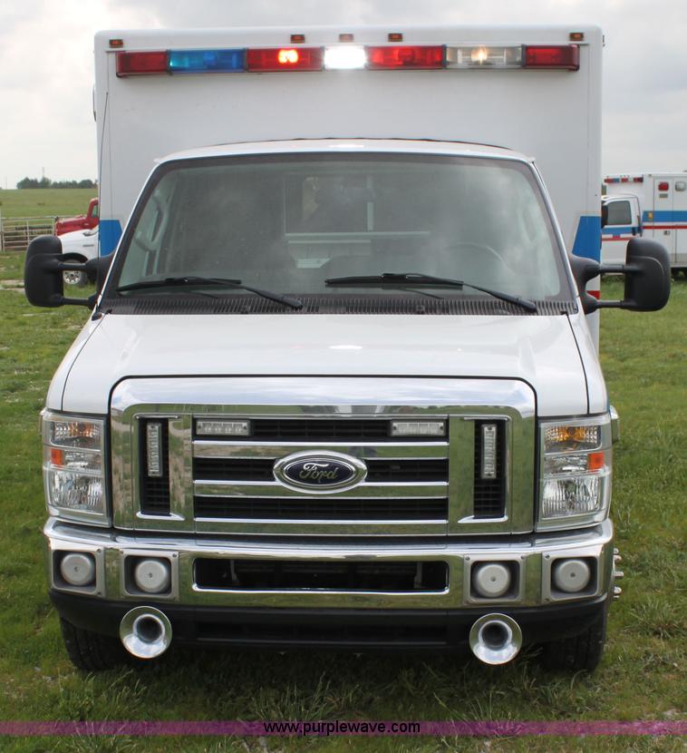image for item H7492 2009 Ford E450 Super Duty ambulance