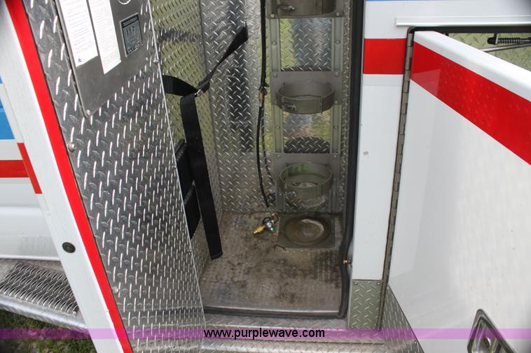 image for item H7492 2009 Ford E450 Super Duty ambulance