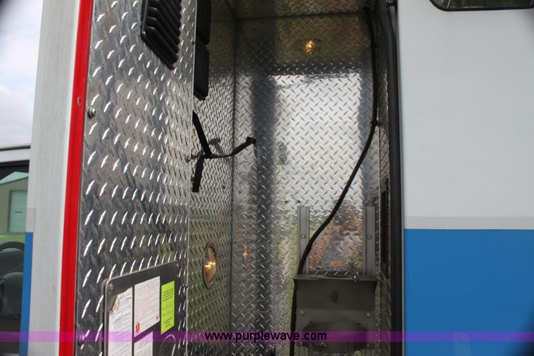 image for item H7492 2009 Ford E450 Super Duty ambulance