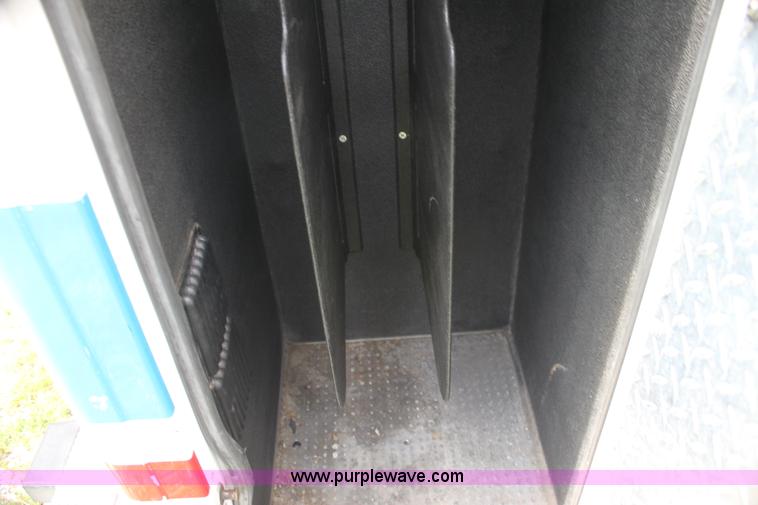 image for item H7492 2009 Ford E450 Super Duty ambulance