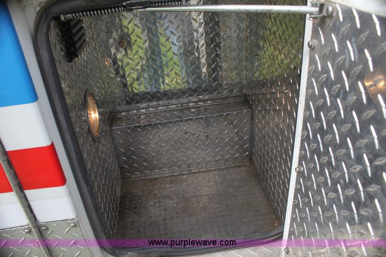 image for item H7492 2009 Ford E450 Super Duty ambulance