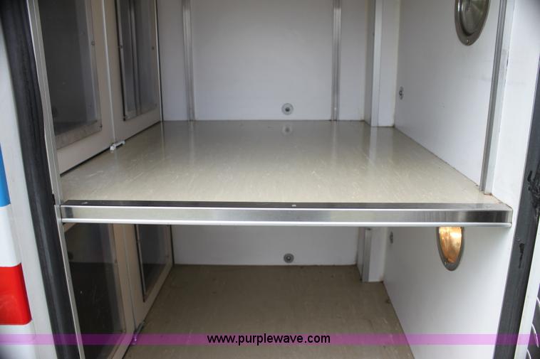 image for item H7492 2009 Ford E450 Super Duty ambulance