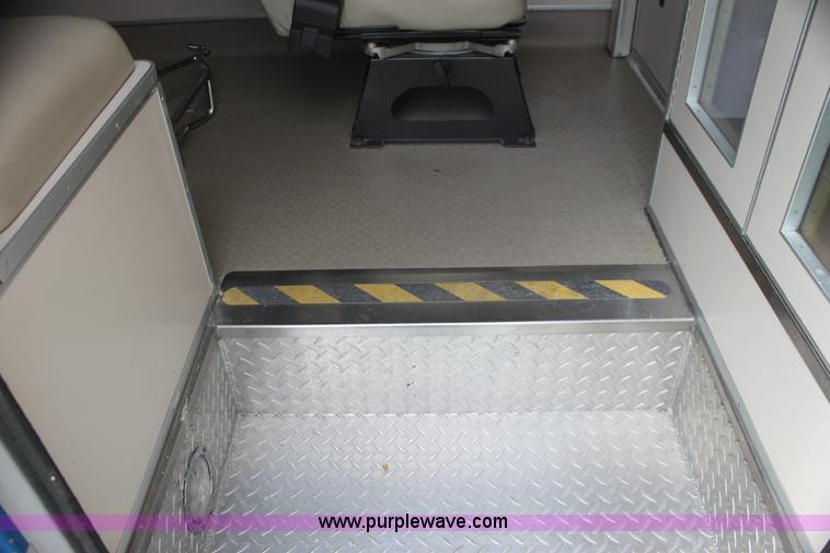 image for item H7492 2009 Ford E450 Super Duty ambulance