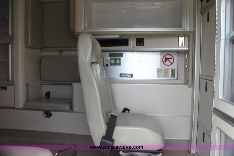 image for item H7492 2009 Ford E450 Super Duty ambulance