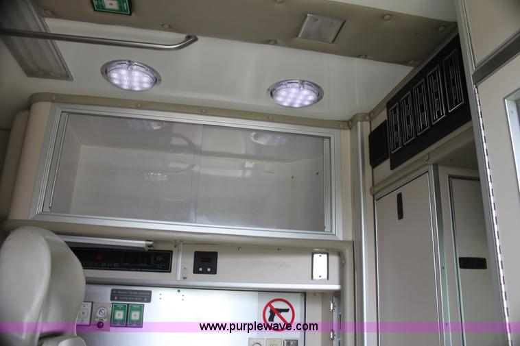 image for item H7492 2009 Ford E450 Super Duty ambulance