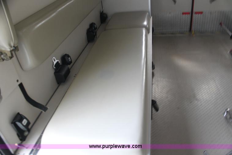 image for item H7492 2009 Ford E450 Super Duty ambulance