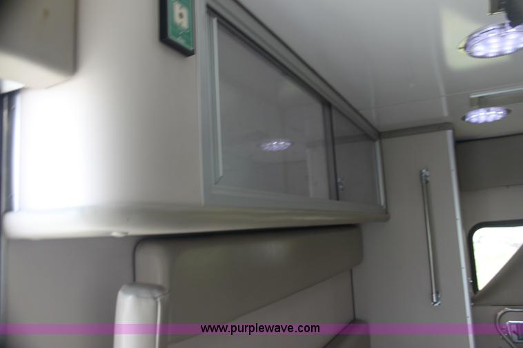 image for item H7492 2009 Ford E450 Super Duty ambulance