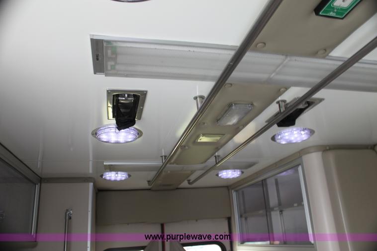 image for item H7492 2009 Ford E450 Super Duty ambulance