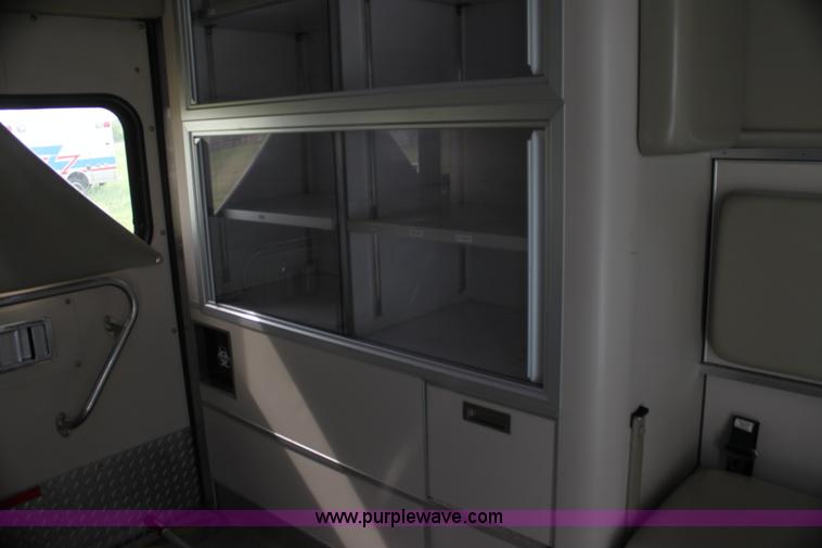 image for item H7492 2009 Ford E450 Super Duty ambulance