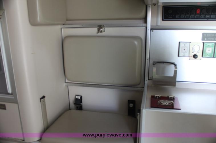 image for item H7492 2009 Ford E450 Super Duty ambulance