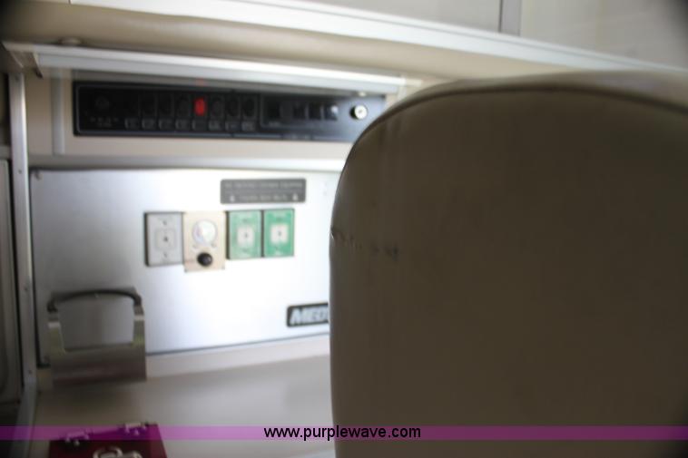 image for item H7492 2009 Ford E450 Super Duty ambulance