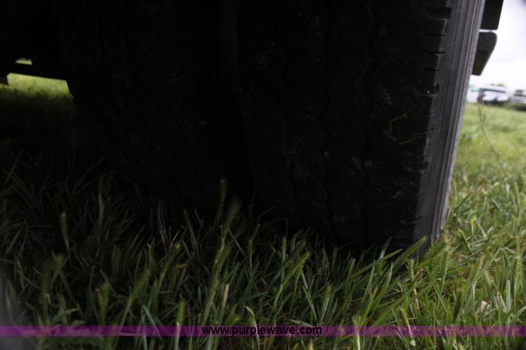 image for item H7492 2009 Ford E450 Super Duty ambulance