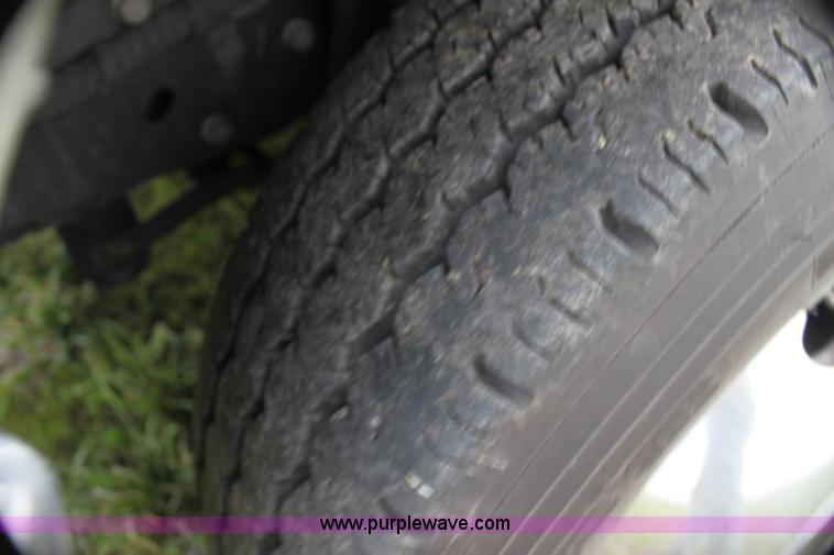 image for item H7492 2009 Ford E450 Super Duty ambulance