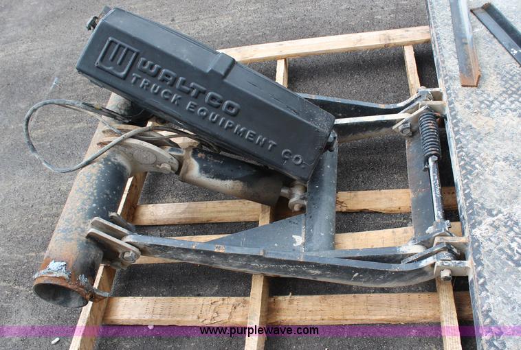 image for item X9341 Hydraulic lift gate