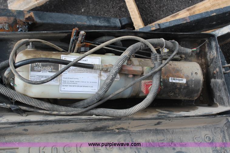 image for item X9341 Hydraulic lift gate