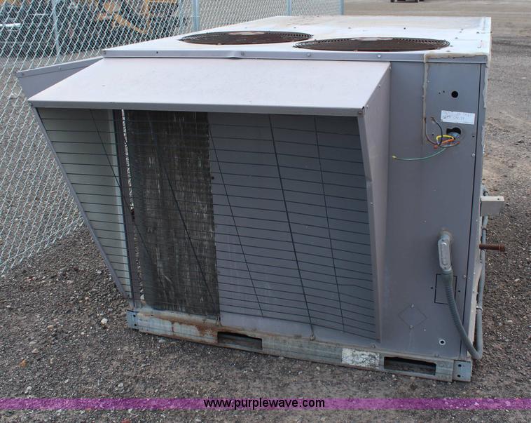 image for item X9343 Carrier air conditioning unit