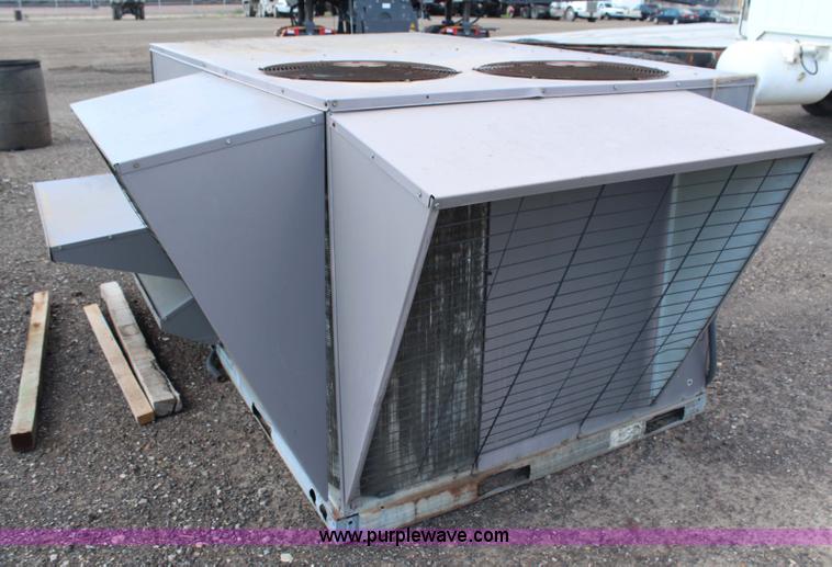 image for item X9343 Carrier air conditioning unit