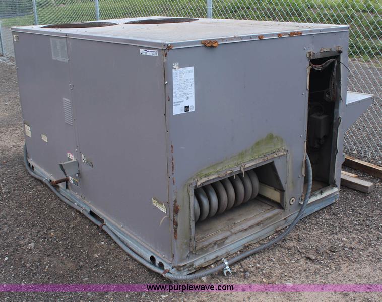 image for item X9343 Carrier air conditioning unit