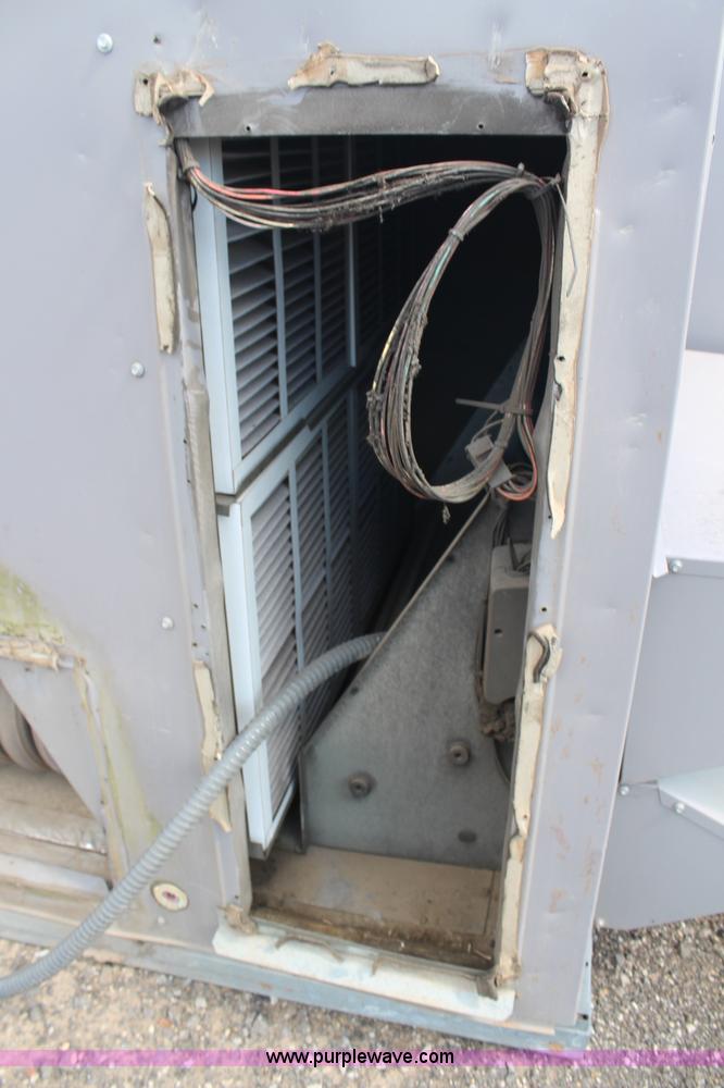 image for item X9343 Carrier air conditioning unit