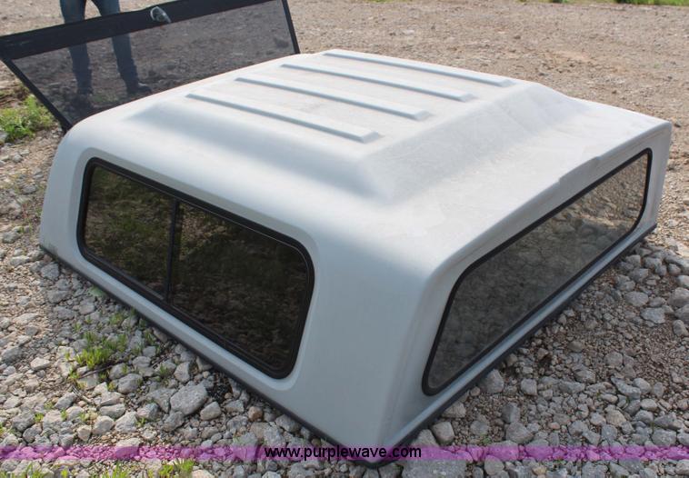 image for item X9398 Leer pickup topper