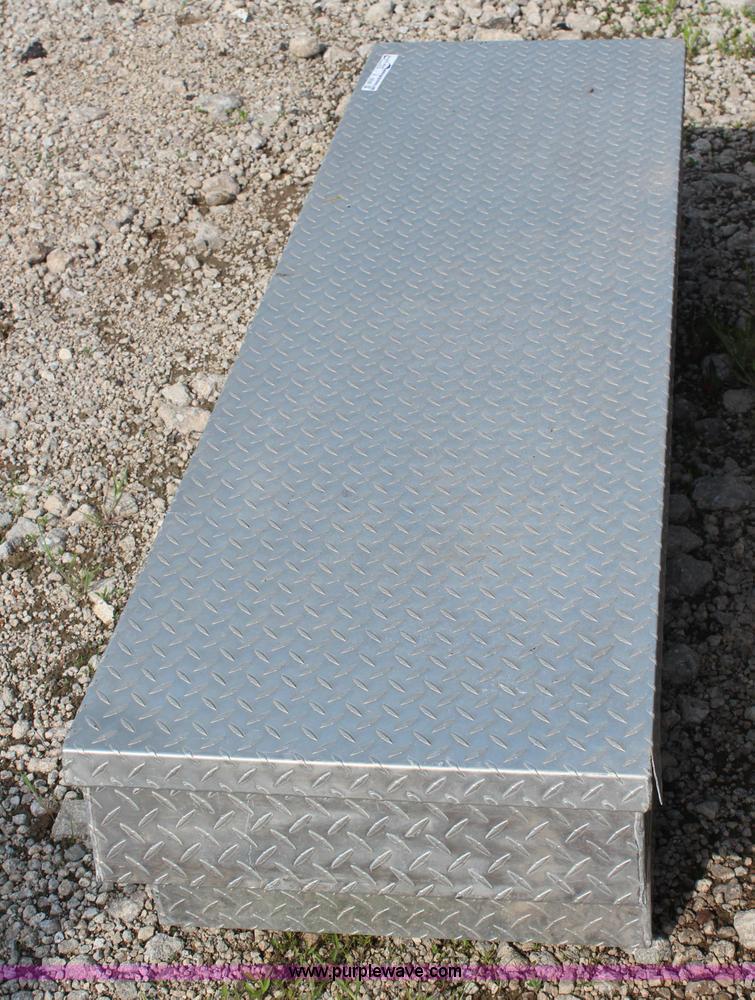 image for item X9399 Toolbox and bed liner