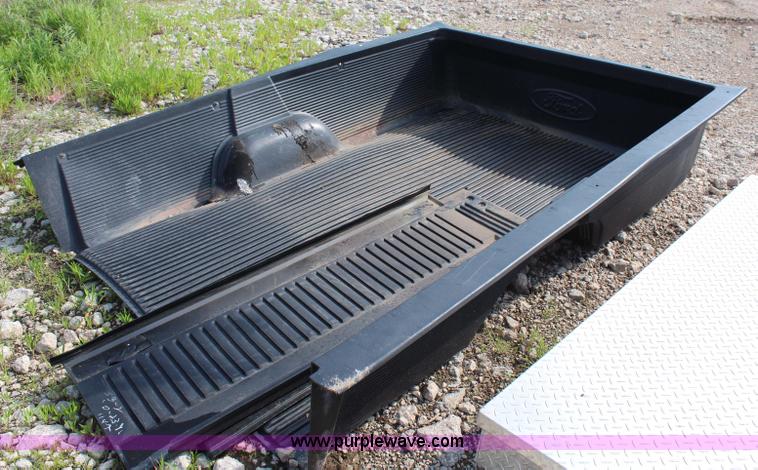image for item X9399 Toolbox and bed liner