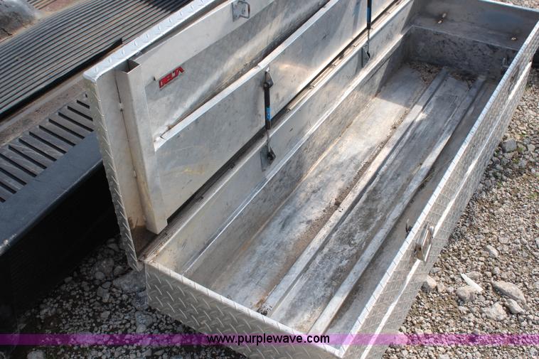 image for item X9399 Toolbox and bed liner