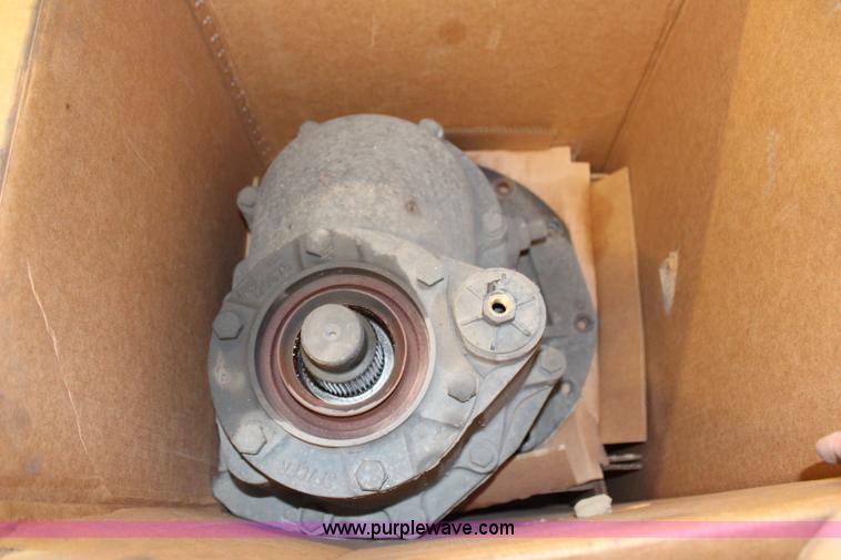 image for item X9417 Spicer truck axle parts