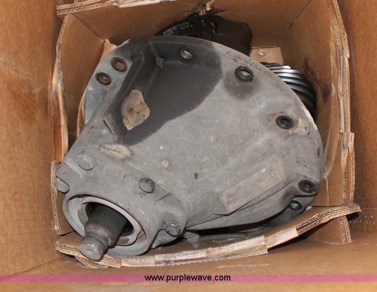 image for item X9417 Spicer truck axle parts