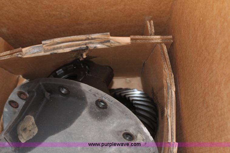 image for item X9417 Spicer truck axle parts